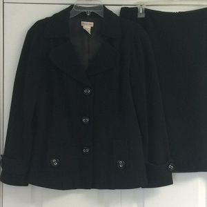 Monroe & Main black knit suit w/button detailing